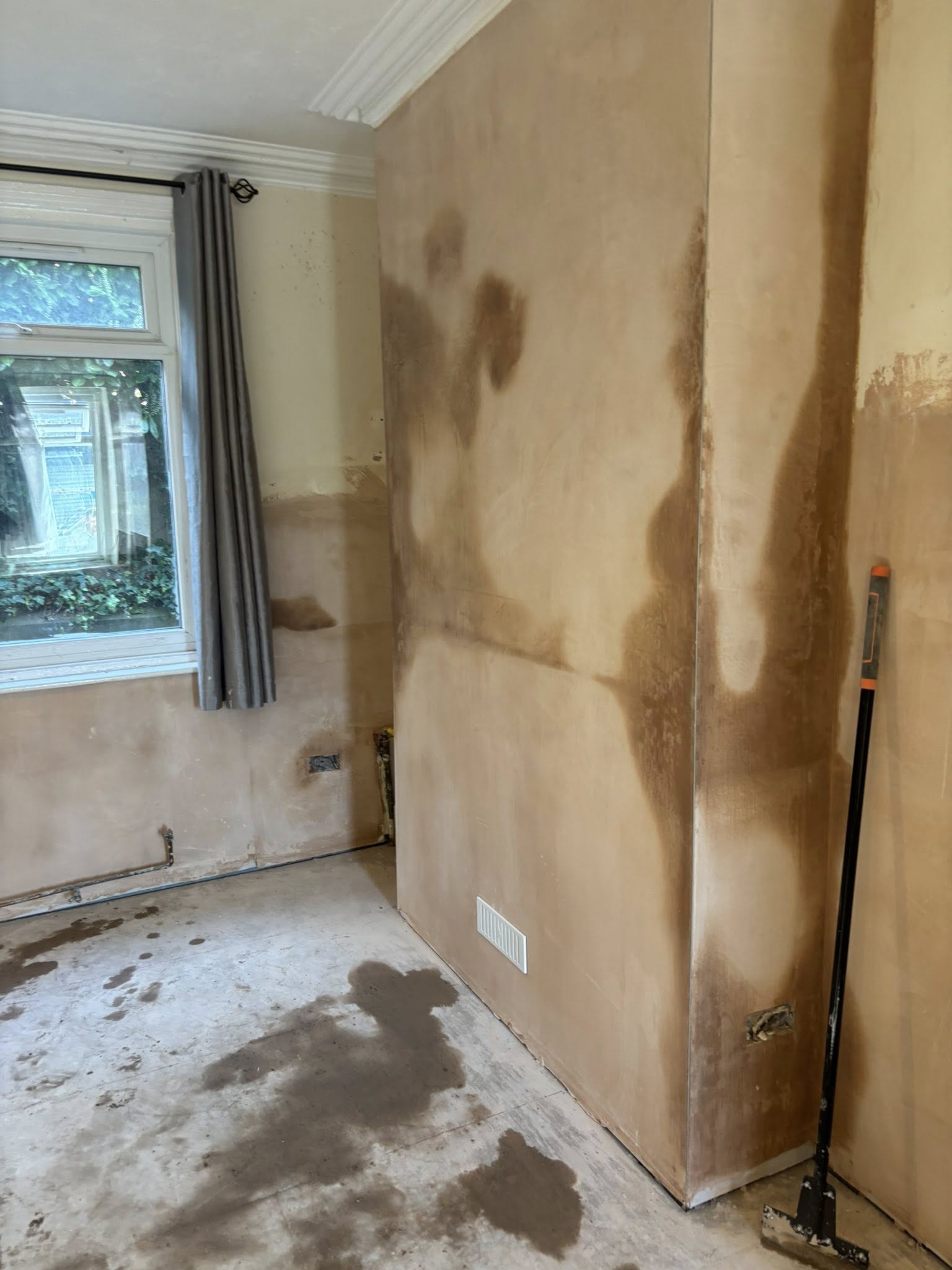 Professional damp proofing and plastering by Wall Aid